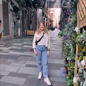 Meet your Posher, Arika